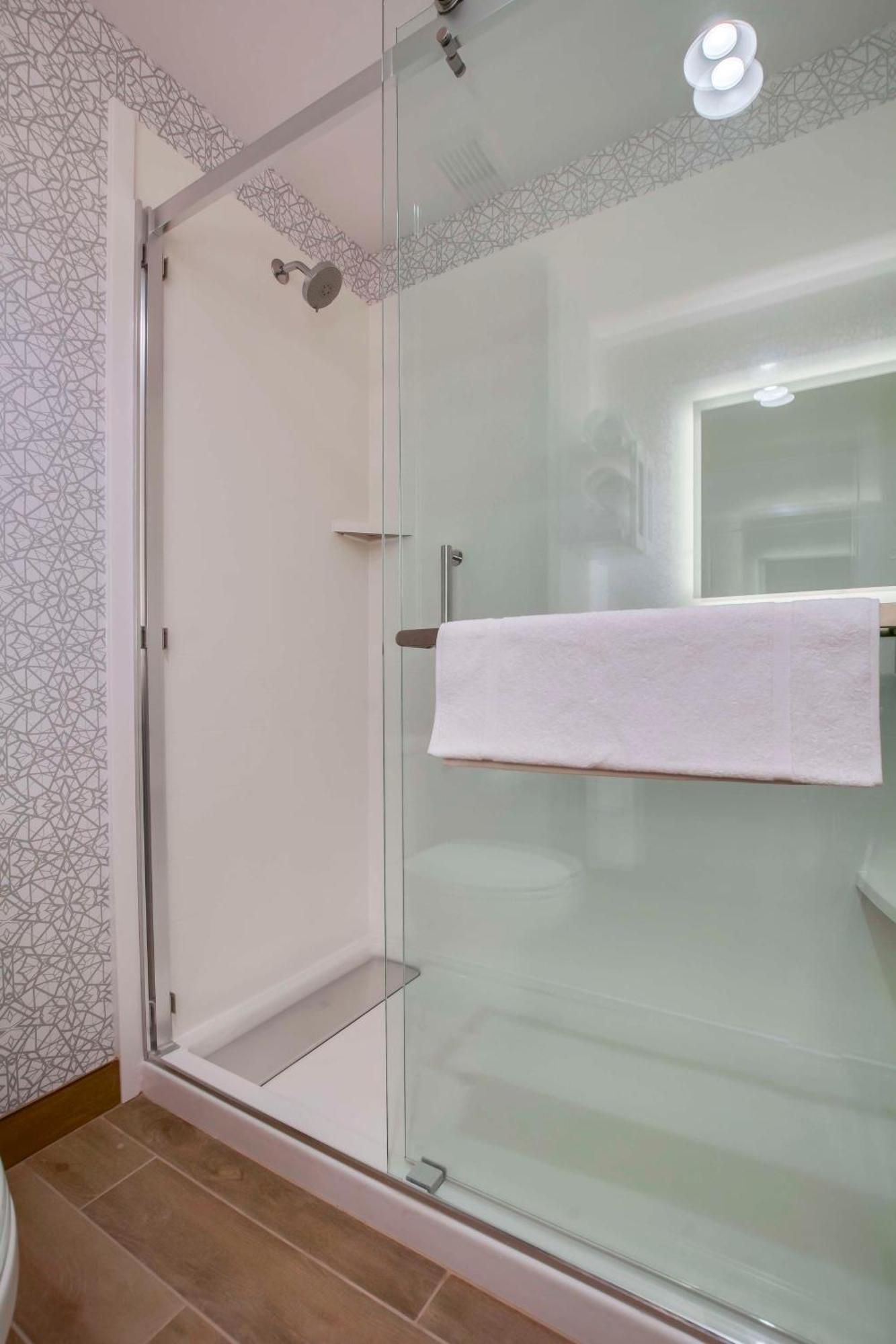 Hampton Inn & Suites By Hilton Louisville East Oxmoor Exteriör bild
